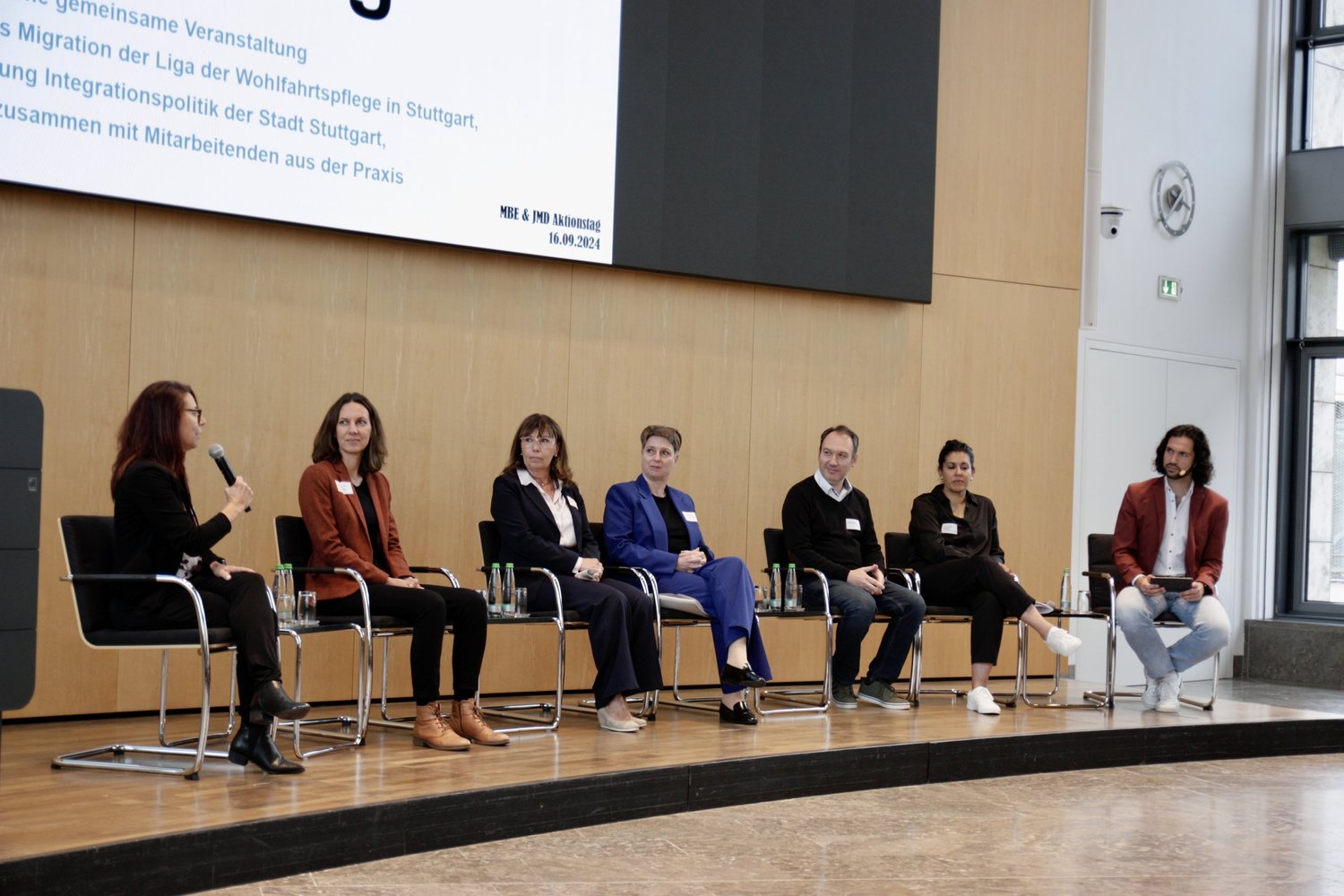 Panel beim Aktionstag zur Migrationsberatung und zu Jugendmigrationsdiensten im Rathaus Stuttgart