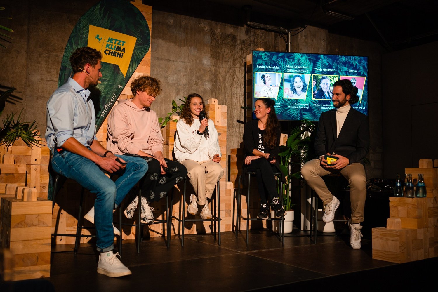 Joti Fotiadis und Chris Veit moderieren die Jetztklimachen-Releaseparty